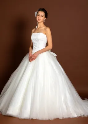 ---PRINCESS WEDDING DRESS WITH STRAPLESS NECKLINE AND OPEN BACK--