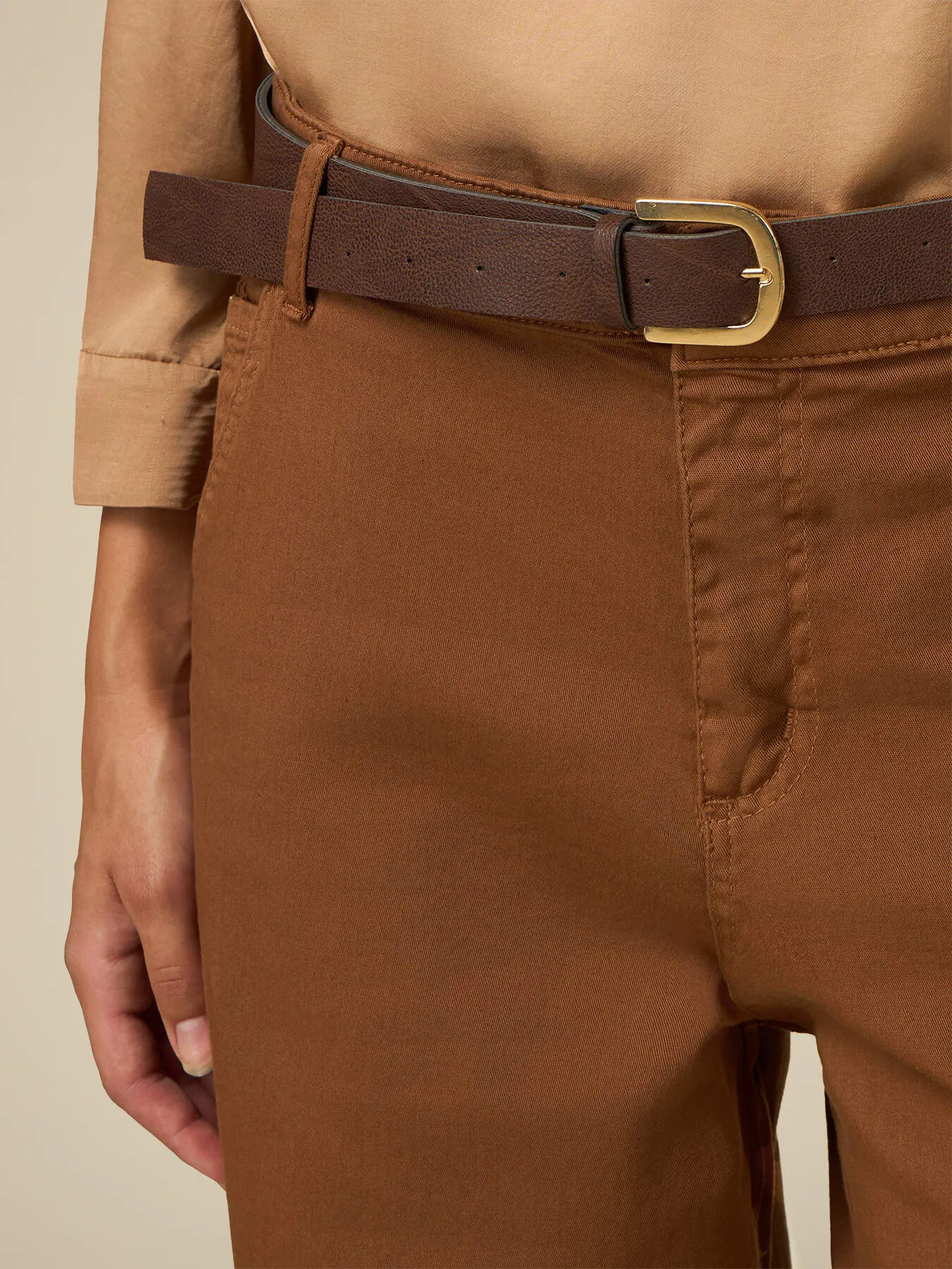 Pantaloni boyslim con cintura